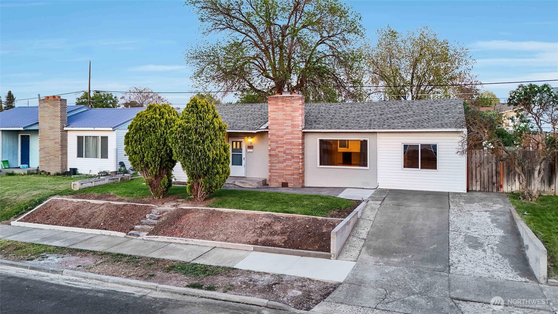 807 S Hawthorne Drive