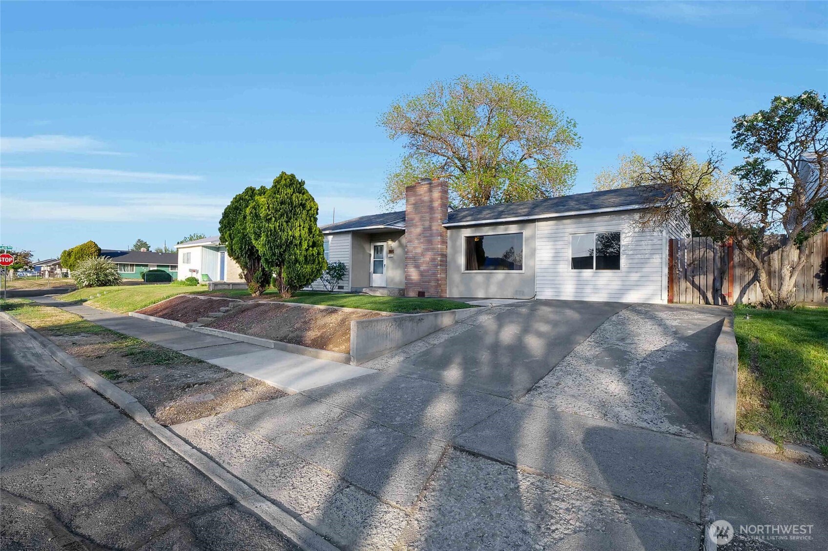 807 S Hawthorne Drive