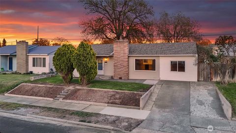 Photo of 807 S Hawthorne Drive, Moses Lake, WA 98837 (MLS # 2517925)