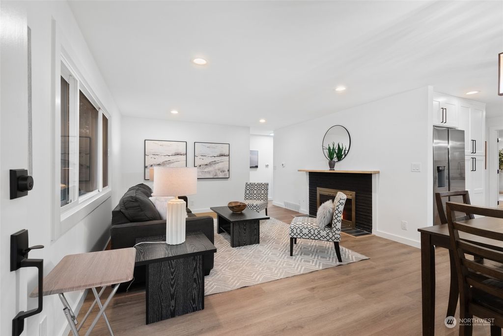 Photo of 3327 S 200th Street, SeaTac, WA 98198 (MLS # 2306987)