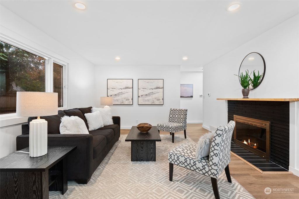 Photo of 3327 S 200th Street, SeaTac, WA 98198 (MLS # 2306987)