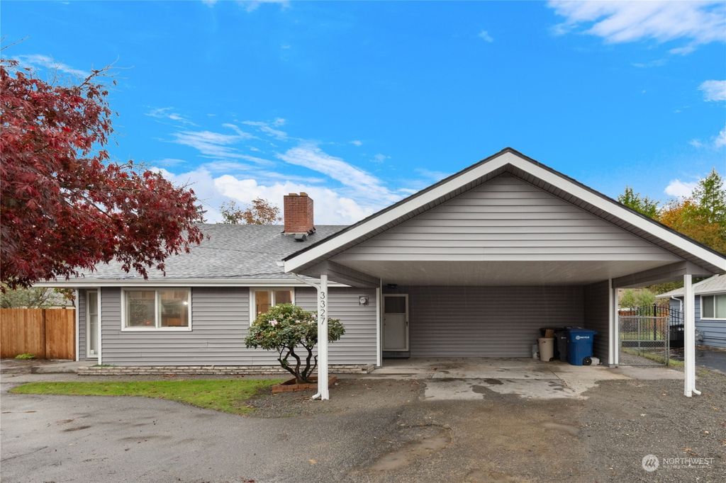Photo of 3327 S 200th Street, SeaTac, WA 98198 (MLS # 2306987)
