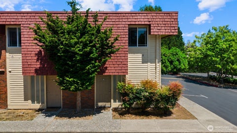 Photo of 513 142nd Avenue SE #72, Bellevue, WA 98007 (MLS # 2546291)