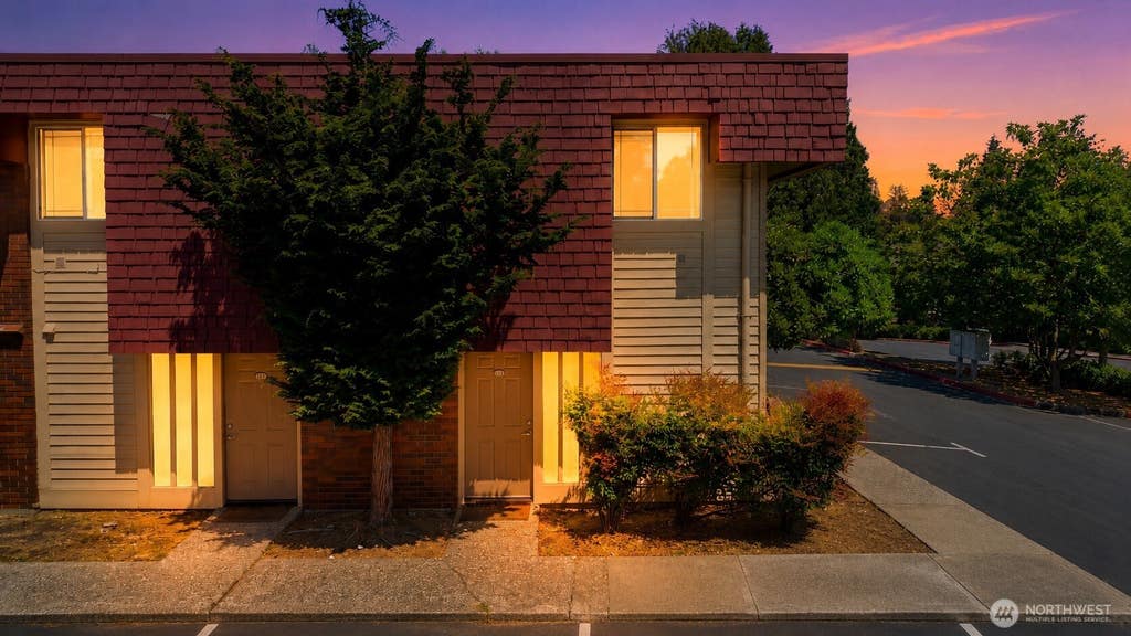 Photo of 513 142nd Avenue SE #72, Bellevue, WA 98007 (MLS # 2546291)
