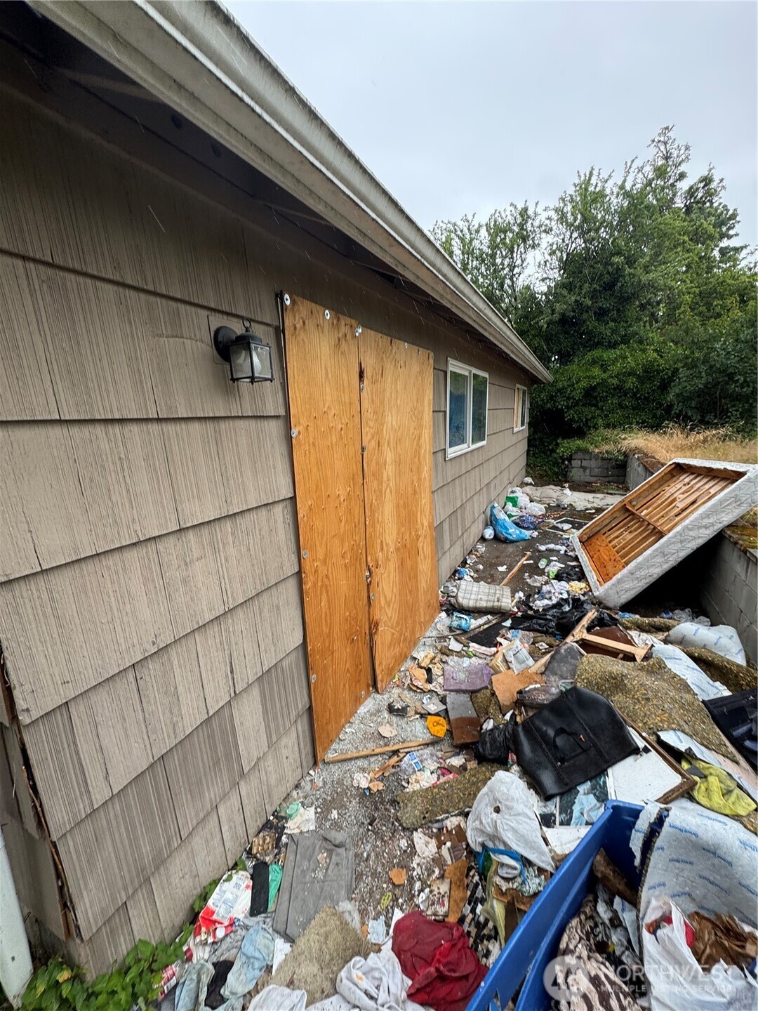 3239 S Thompson
