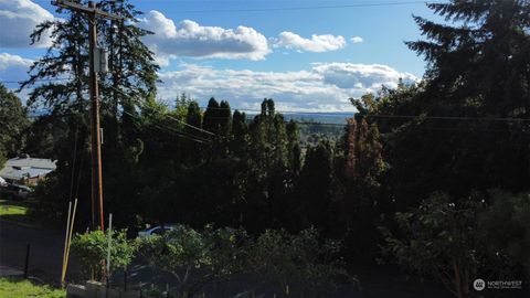 A home in Chehalis