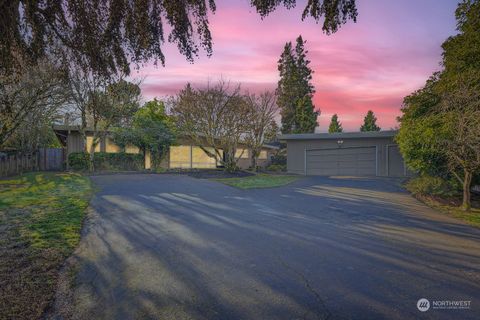 8445 NE 9th Street, Medina, WA 98039 - MLS#: 2324776