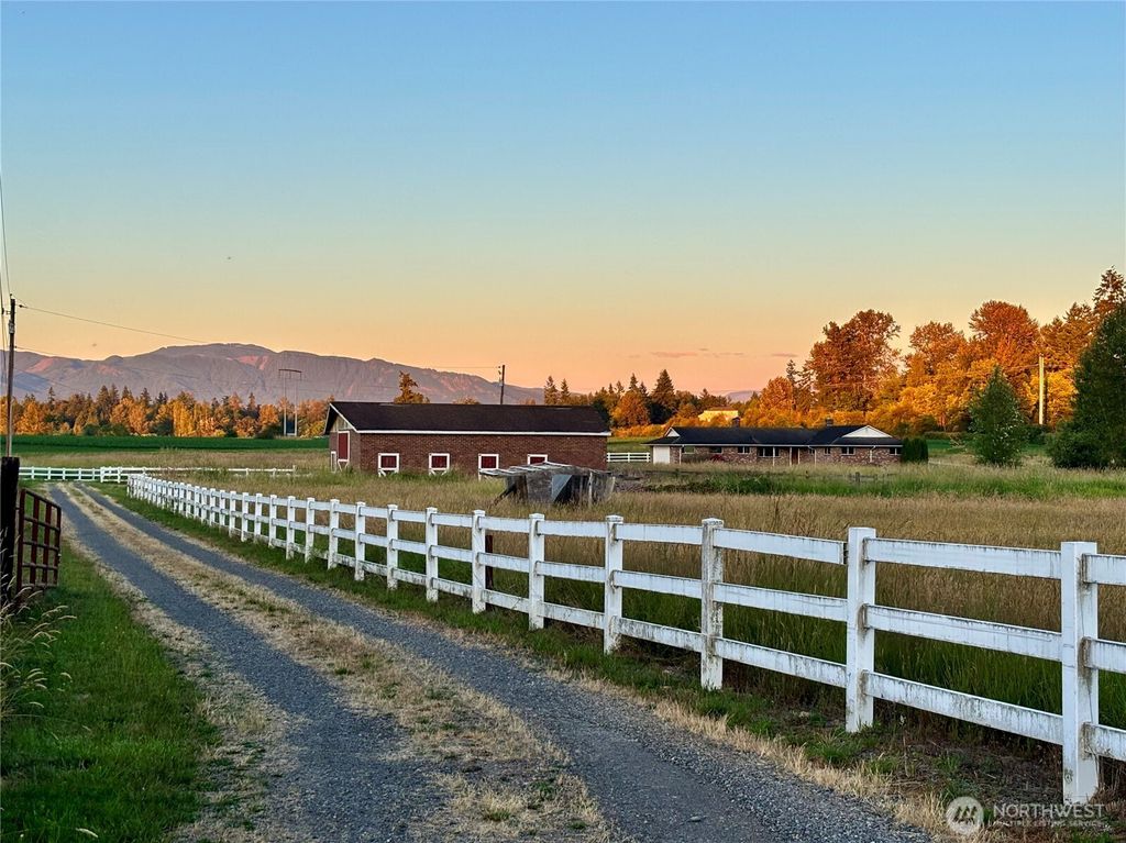 Photo of 40606 202nd Avenue SE, Enumclaw, WA 98022 (MLS # 2401358)