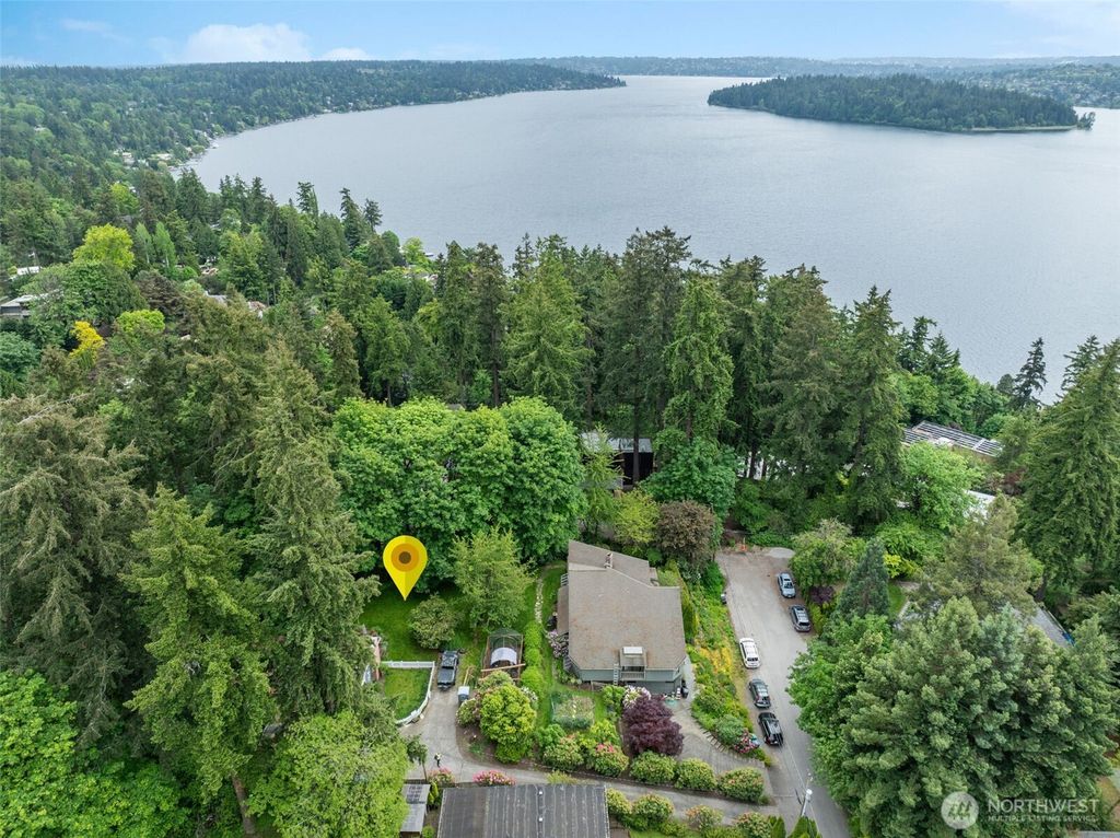 Photo of 73 XX SE 38th Street, Mercer Island, WA 98040 (MLS # 2488274)
