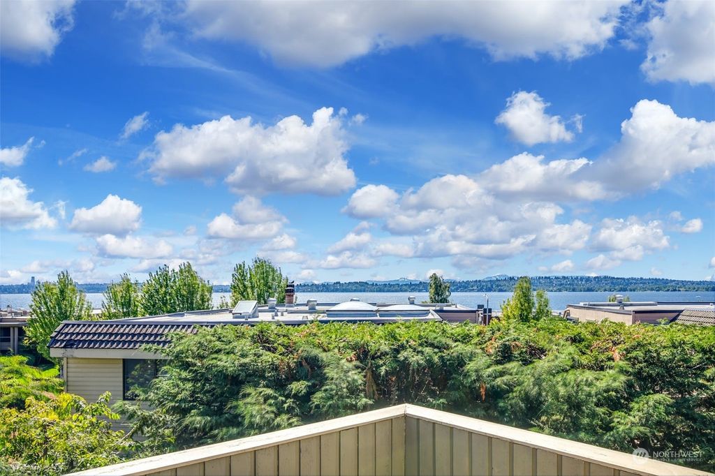 Photo of 925 1st Street S, Kirkland, WA 98033 (MLS # 2026246)