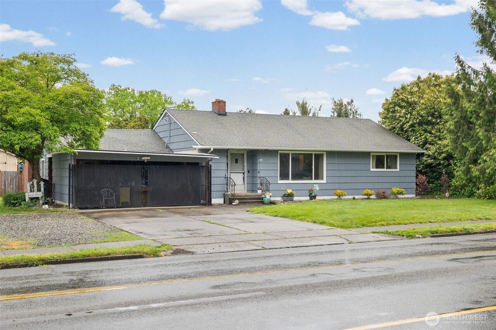 Photo of 1609 W Pioneer Avenue, Puyallup, WA 98371 (MLS # 2529270)