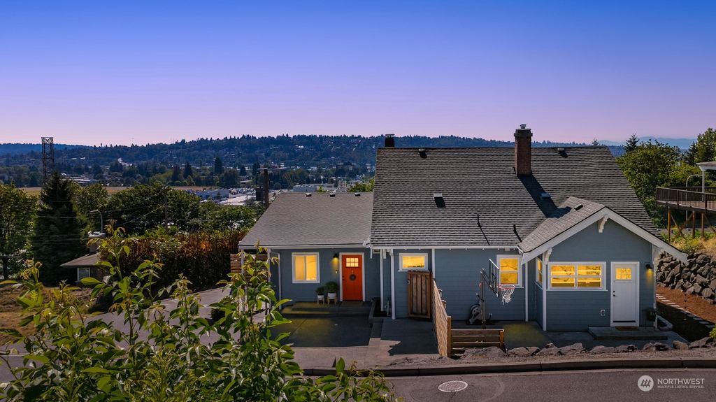 Photo of 657 Blaine Court NE, Renton, WA 98056 (MLS # 2261736)