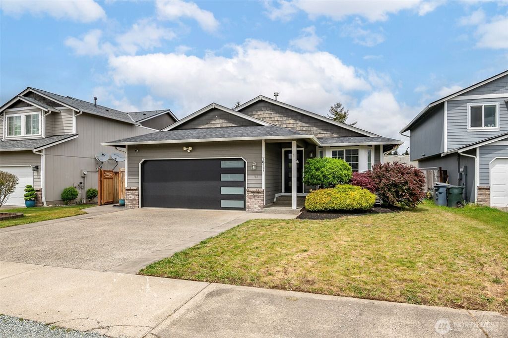 Photo of 7911 204th Street Ct E, Spanaway, WA 98387 (MLS # 2526772)