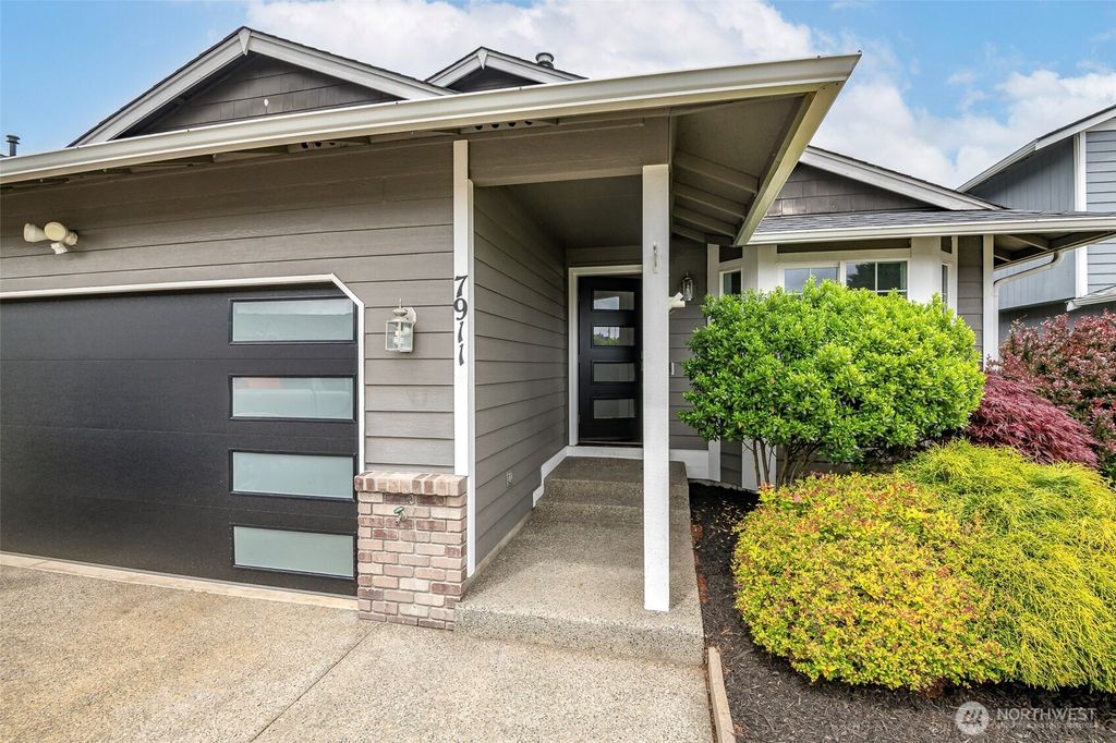 Photo of 7911 204th Street Ct E, Spanaway, WA 98387 (MLS # 2526772)