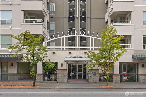 Photo of 925 110th Avenue NE #PH05, Bellevue, WA 98004 (MLS # 2445857)