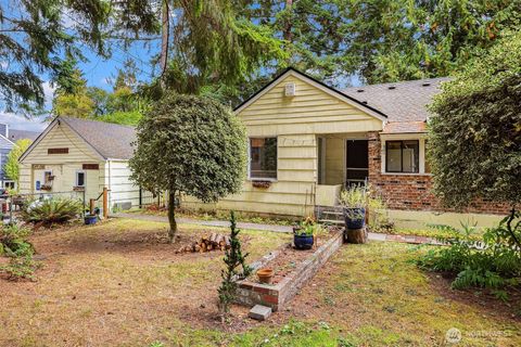 Photo of 15010 Ashworth Avenue N, Shoreline, WA 98133 (MLS # 2441308)