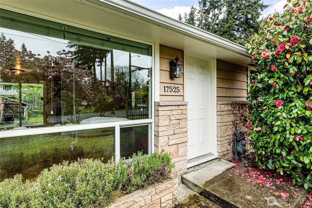 Photo of 17525 60th Avenue W, Lynnwood, WA 98037 (MLS # 2368916)