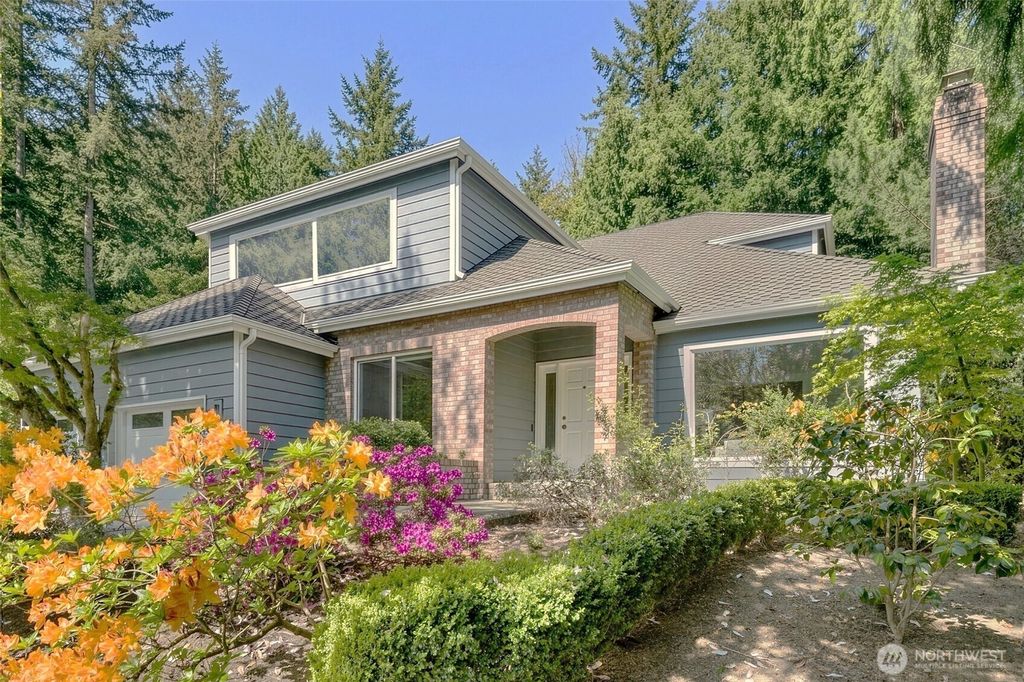 Photo of 23216 SE 31st Street, Sammamish, WA 98075 (MLS # 2516233)