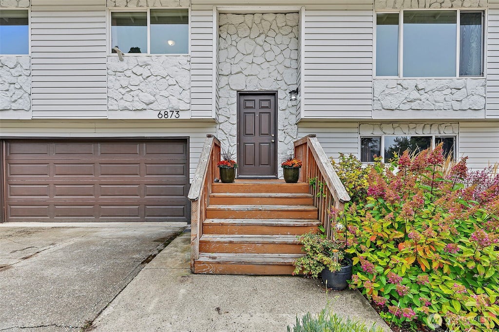 Photo of 6873 Helena Drive NE, Bremerton, WA 98311 (MLS # 2590557)