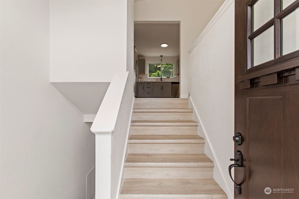 Photo of 33220 37th Avenue SW, Federal Way, WA 98023 (MLS # 2242613)