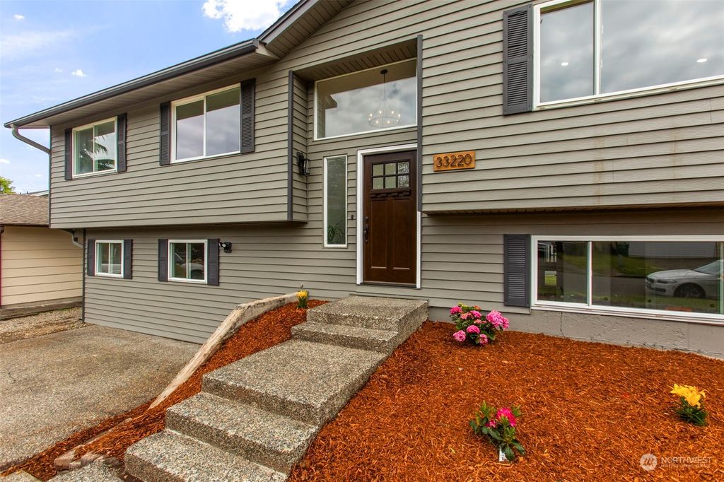 Photo of 33220 37th Avenue SW, Federal Way, WA 98023 (MLS # 2242613)