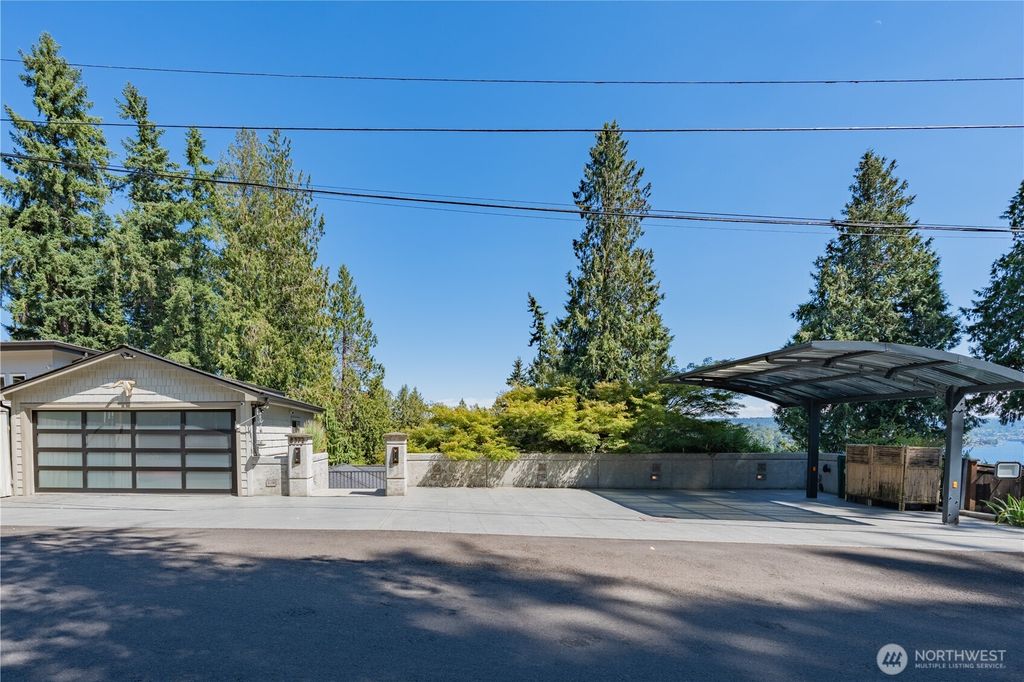 Photo of 8323 NE 110th Place, Kirkland, WA 98034 (MLS # 2416373)