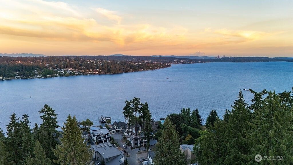 Photo of 8323 NE 110th Place, Kirkland, WA 98034 (MLS # 2416373)