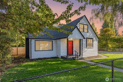 Photo of 1114 2nd Avenue SW, Tumwater, WA 98512 (MLS # 2448100)