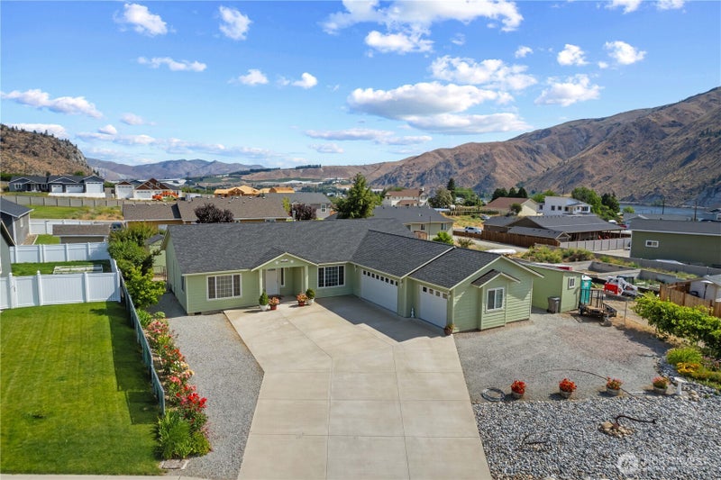 1010 Crest Loop