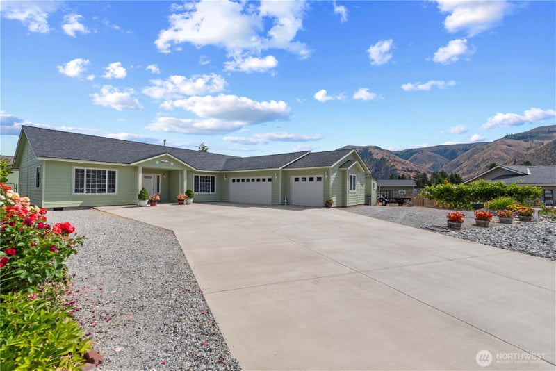 1010 Crest Loop