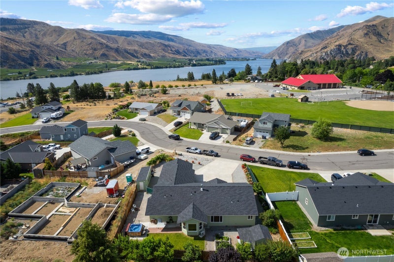 1010 Crest Loop