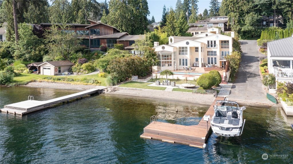 Photo of 2844 W Lake Sammamish Parkway NE, Redmond, WA 98052 (MLS # 2129294)