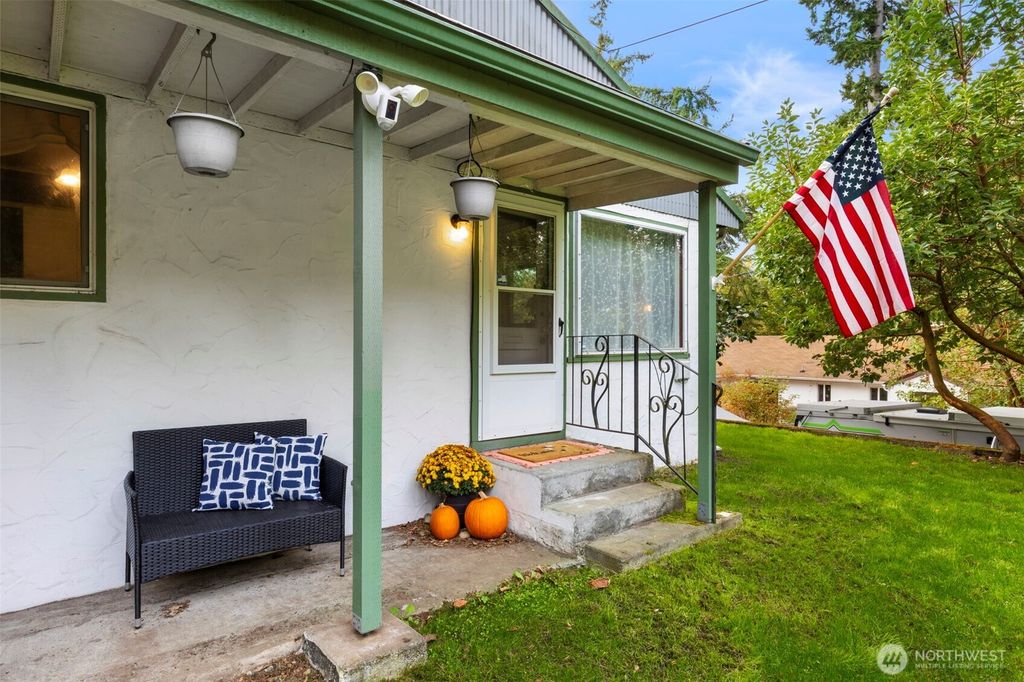 Photo of 3201 17th Street, Bremerton, WA 98312 (MLS # 2446650)