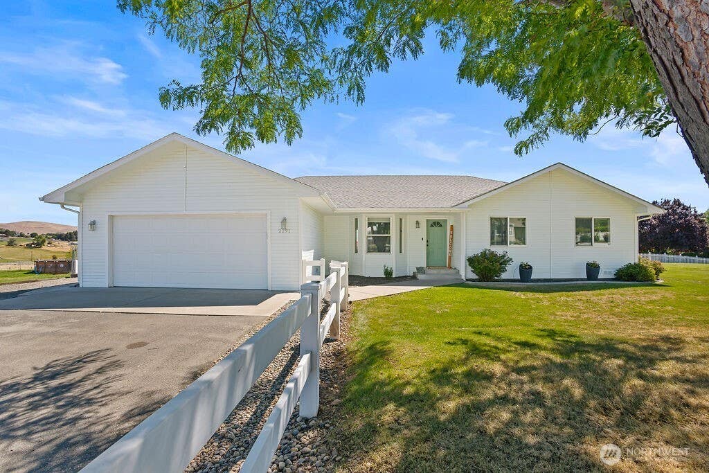 Photo of 2291 Selah Loop Road, Selah, WA 98942 (MLS # 2562401)