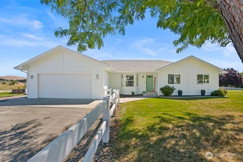 Photo of 2291 Selah Loop Road, Selah, WA 98942 (MLS # 2562401)