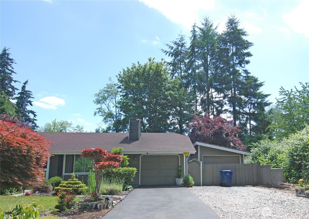 Photo of 12422 48th Drive SE, Everett, WA 98208 (MLS # 2543127)