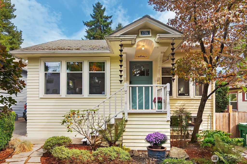 Photo of 5722 25th Avenue NE, Seattle, WA 98105 (MLS # 2429997)