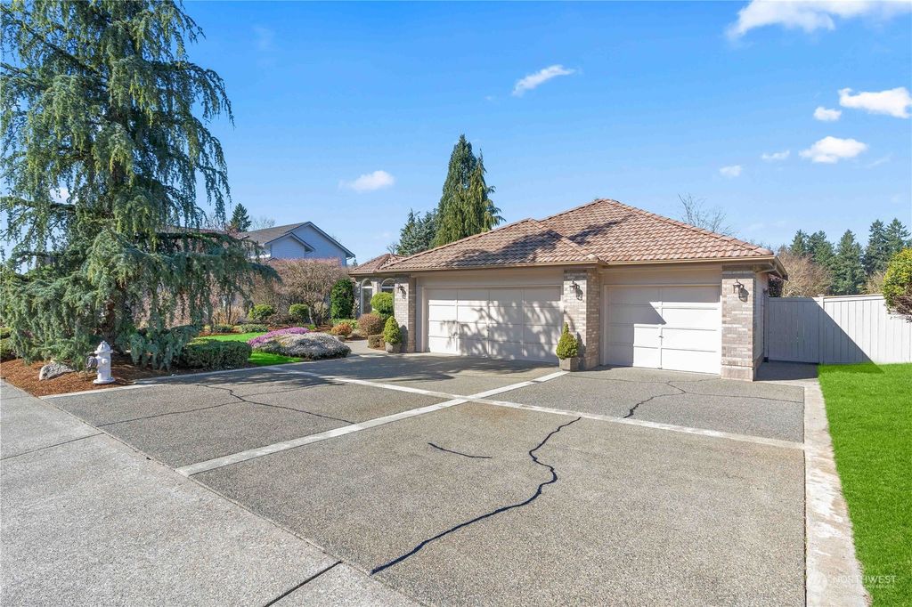 Photo of 9716 S 262nd Place, Kent, WA 98030 (MLS # 2209956)