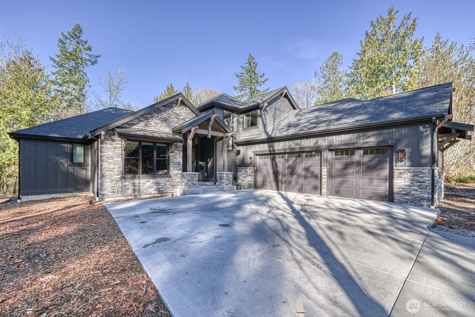 3 Crescent Valley Drive NW