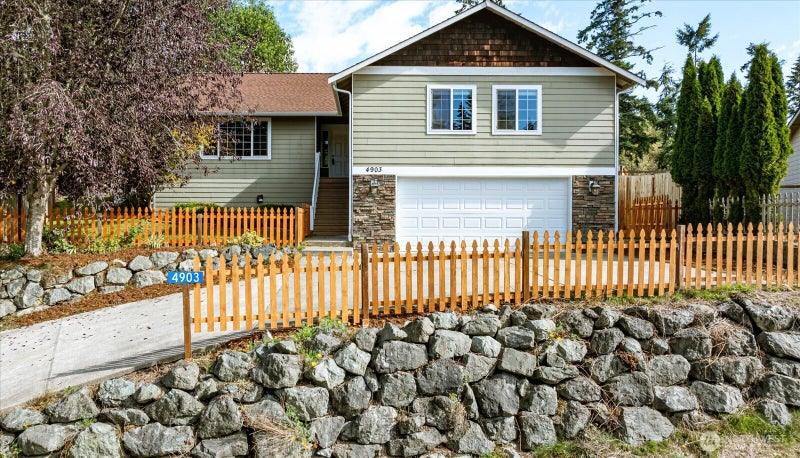 4903 Reindeer Road