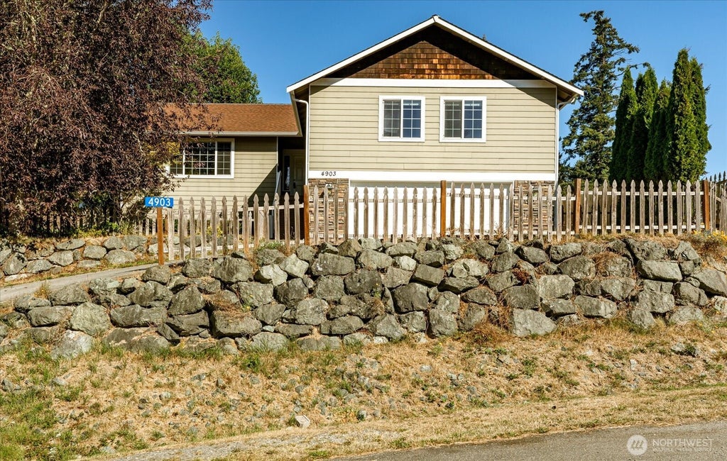 Photo of 4903 Reindeer Road, Freeland, WA 98249 (MLS # 2580786)