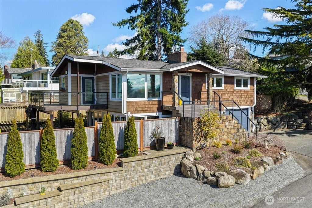 Photo of 114 S 212th Street, Des Moines, WA 98198 (MLS # 2489280)