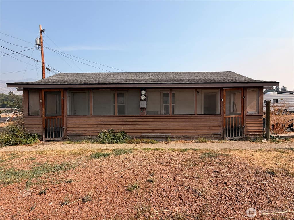 Photo of 210 Whitcomb Avenue N, Tonasket, WA 98855 (MLS # 2574942)