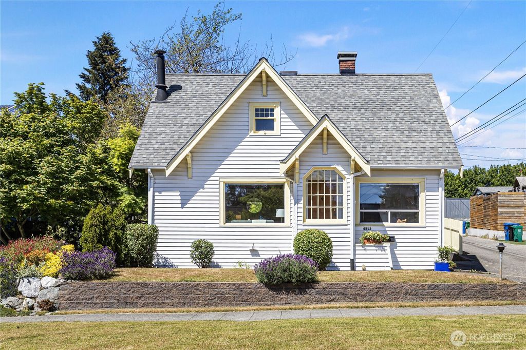 Photo of 4812 SW Stevens Street, Seattle, WA 98116 (MLS # 2526061)