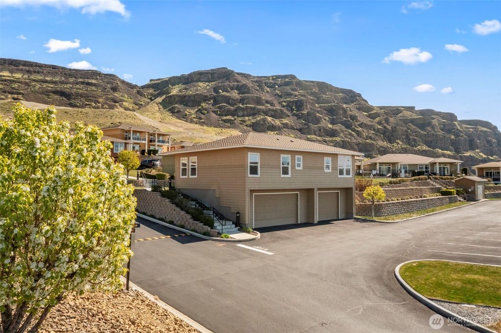 Photo of 9133 Eagle Lane NW #C67, Quincy, WA 98848 (MLS # 2506903)