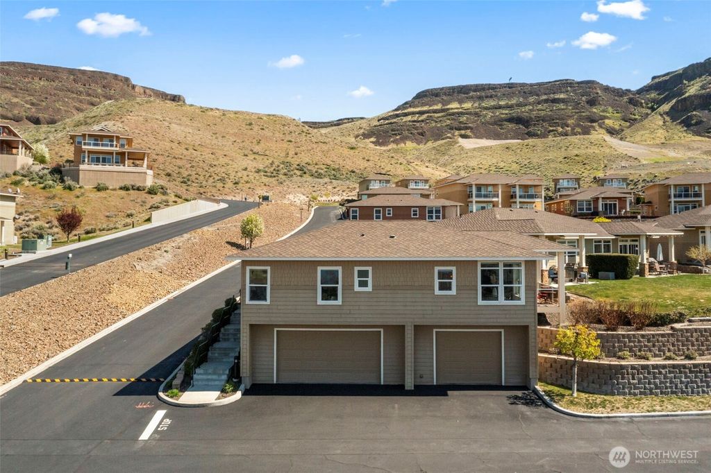 Photo of 9133 Eagle Lane NW #C67, Quincy, WA 98848 (MLS # 2506903)