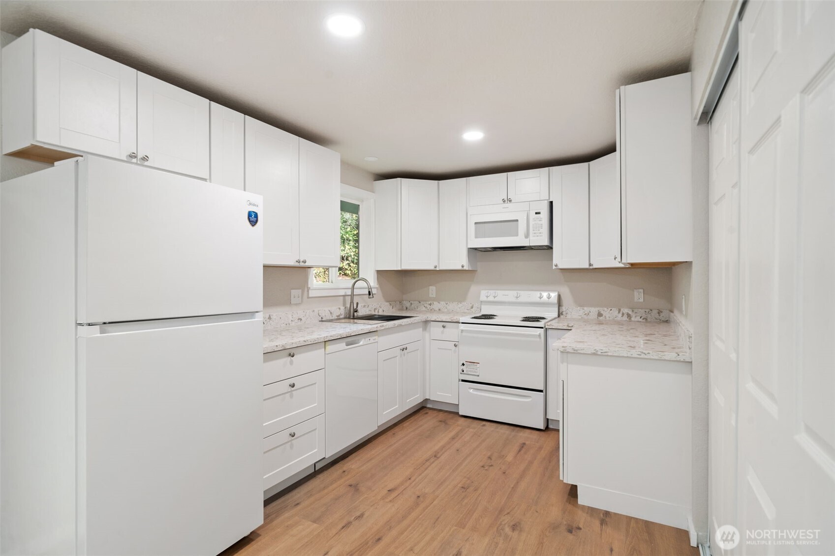 690 NE Larson Boulevard