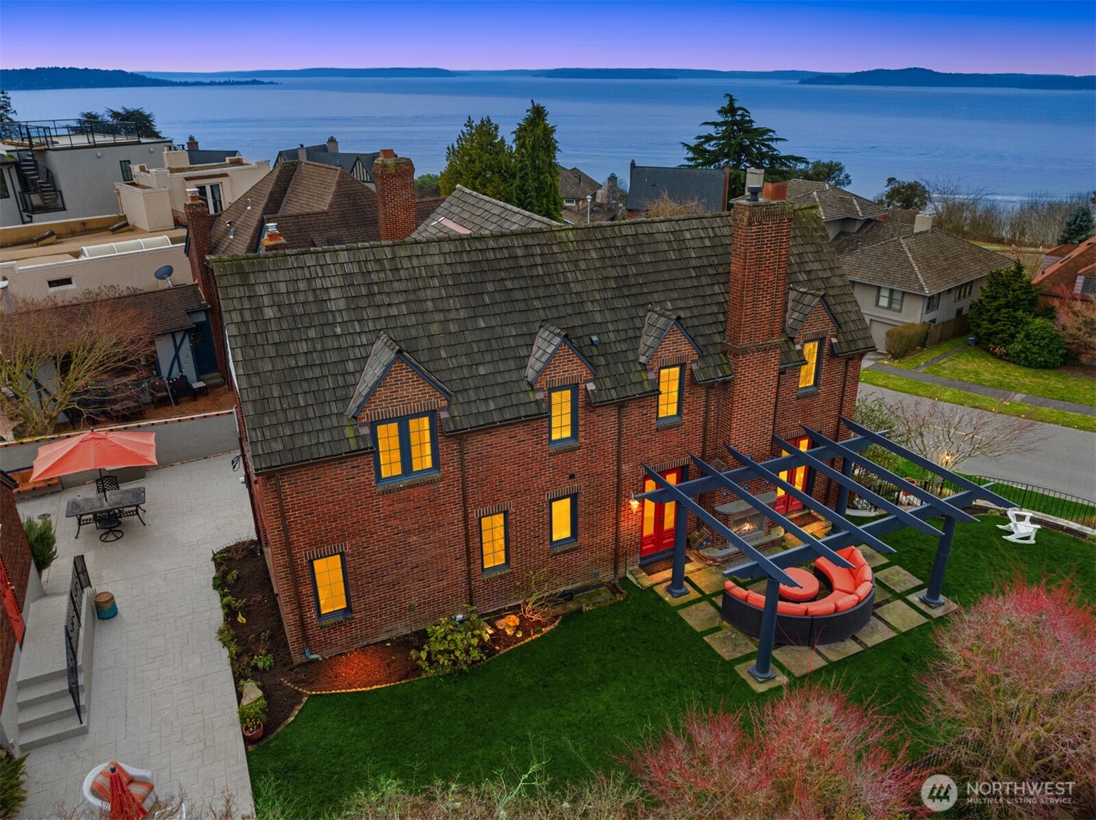 2256 W Viewmont Way W