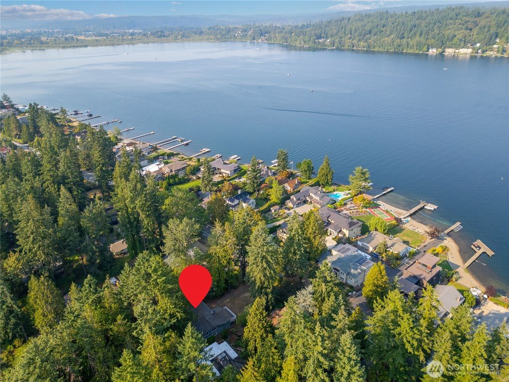 Photo of 2915 W Lake Sammamish Pkwy NE Pkwy, Redmond, WA 98052 (MLS # 2443652)