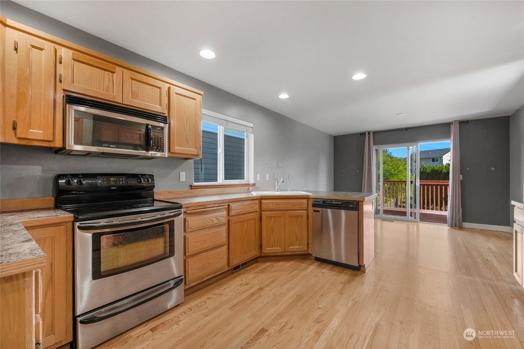 Photo of 811 N Granite Avenue, Granite Falls, WA 98252 (MLS # 2284941)
